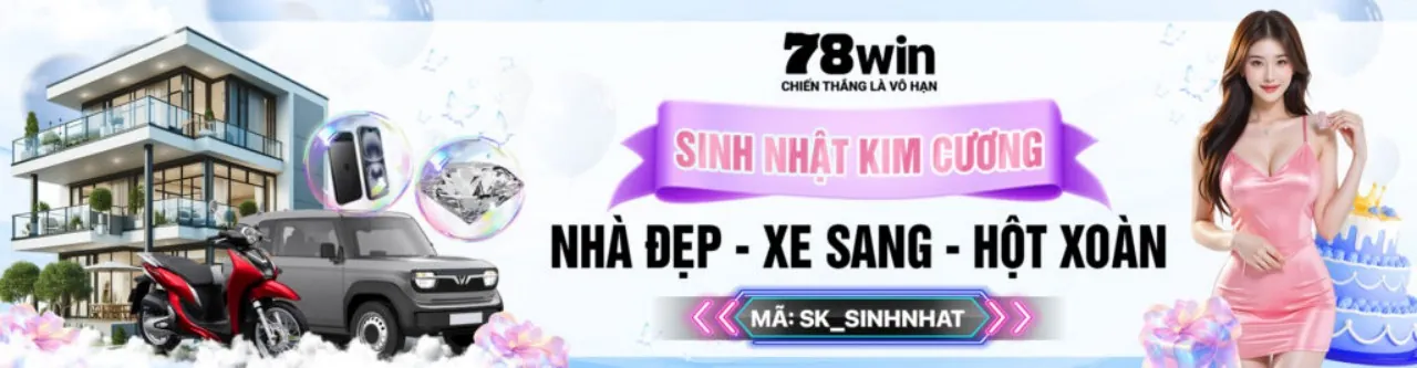 Sân đấu đá gà Thomo sôi động với các chiến kê sẵn sàng tranh tài, khán giả cuồng nhiệt.